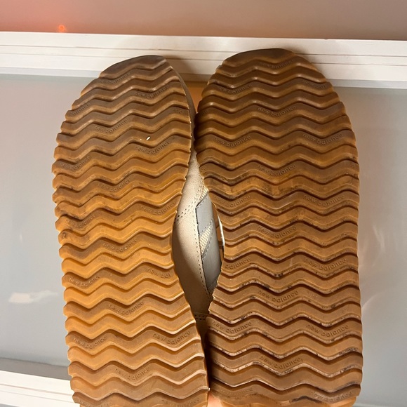 New Balance . Worn a few times but very clean and good condition. Size 38 - Picture 4 of 4